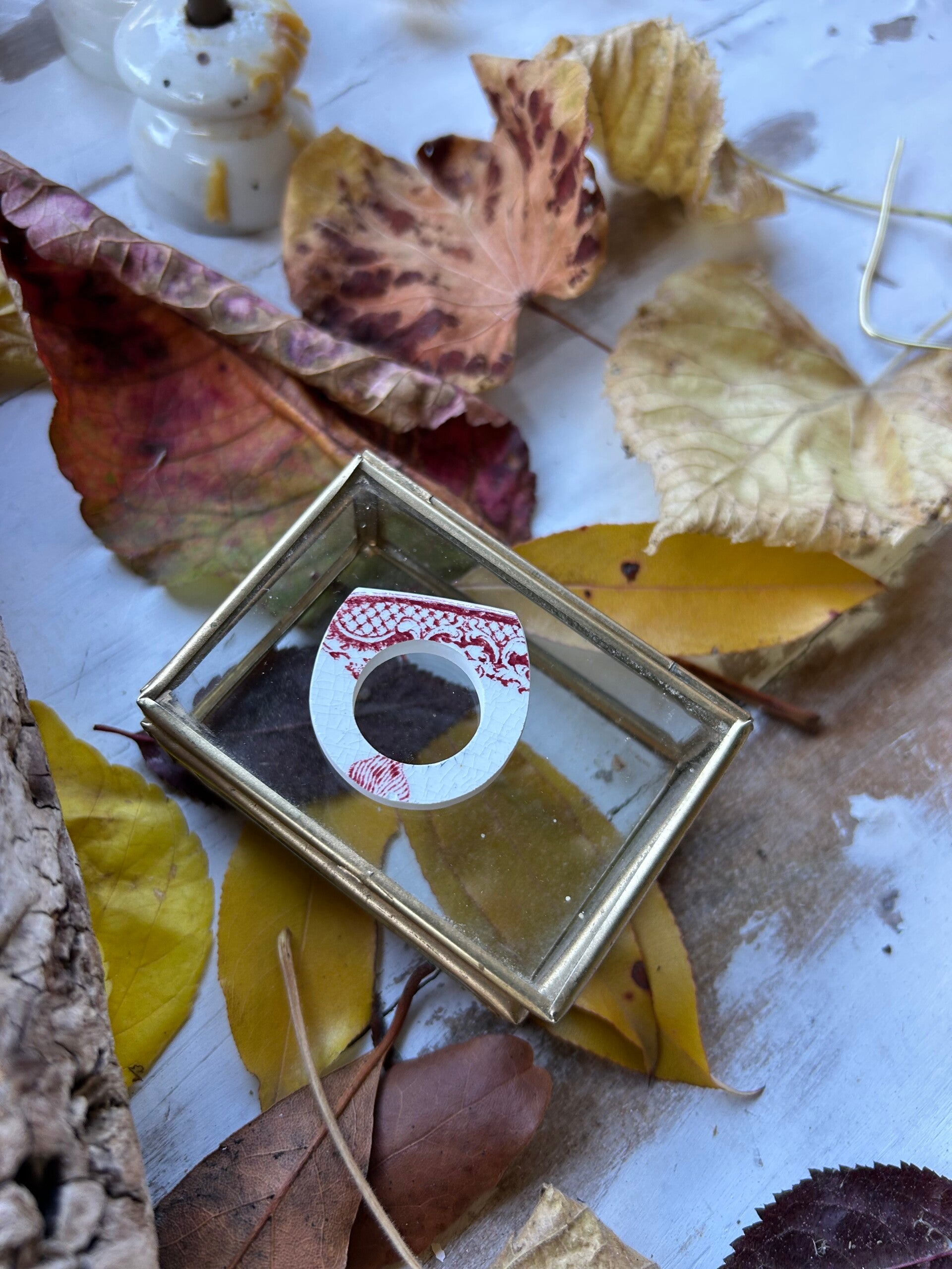 Bague tesson « Anneau de Faïence » – Upcycling d’assiette ancienne terre de fer