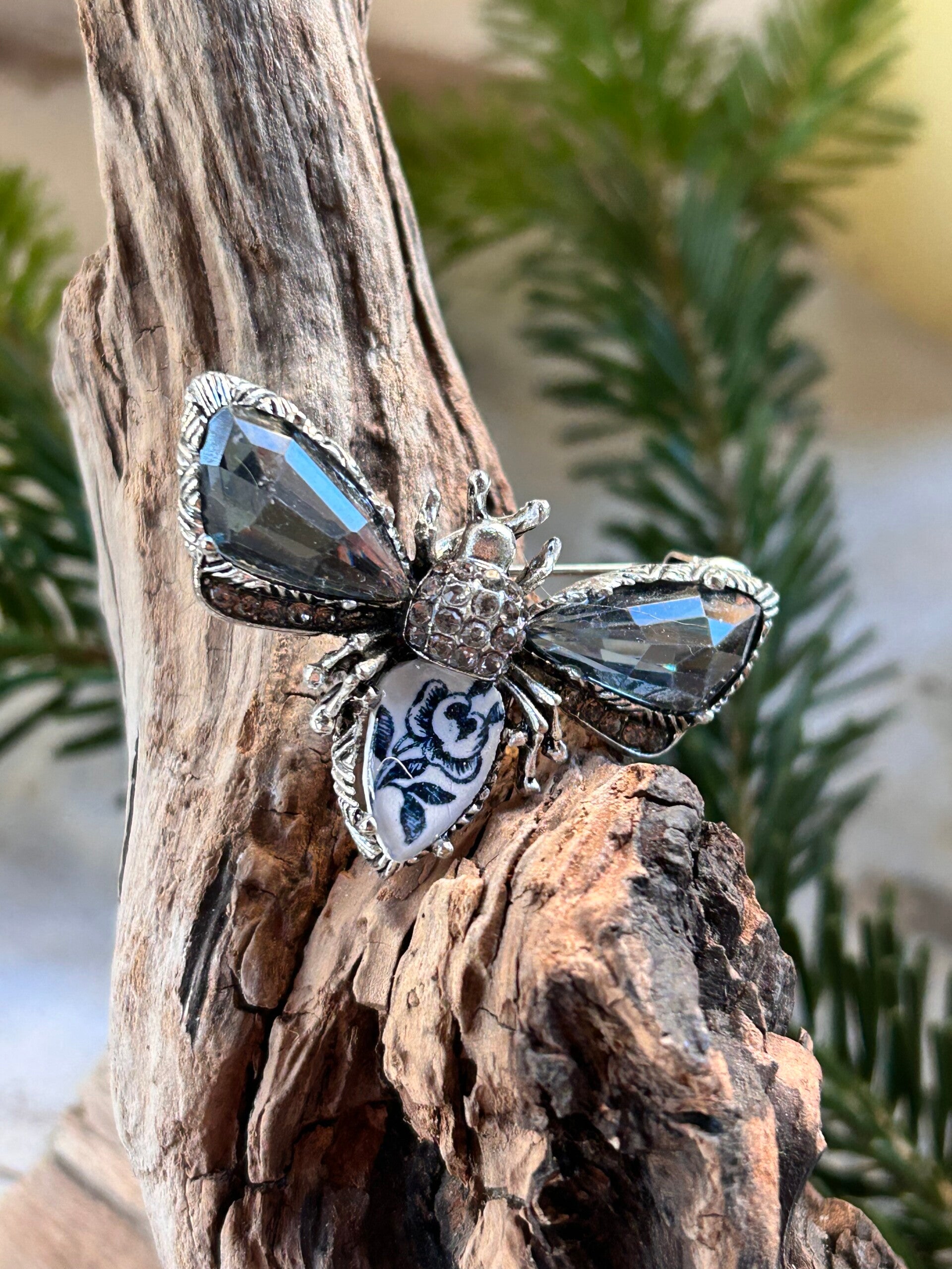 Broche Papillon de nuit  – Faïence  Terre de Fer