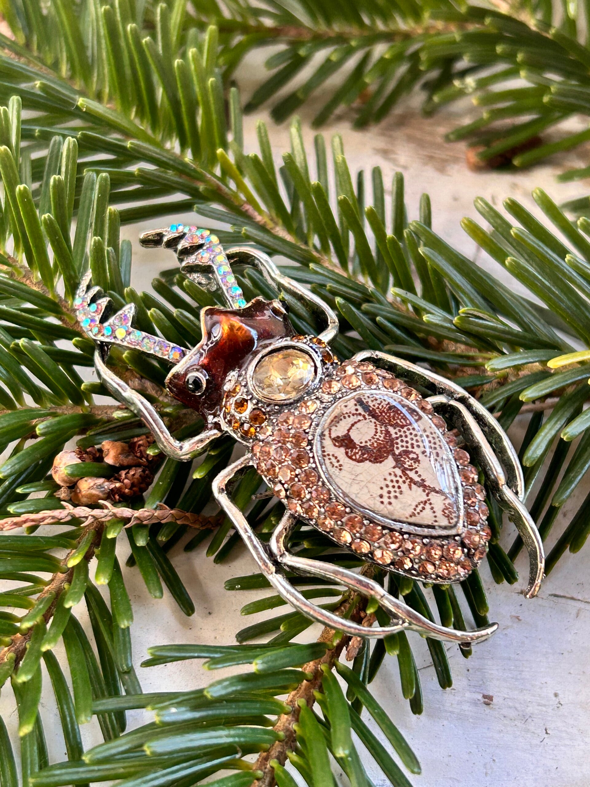 Broche scarabée - Sépia