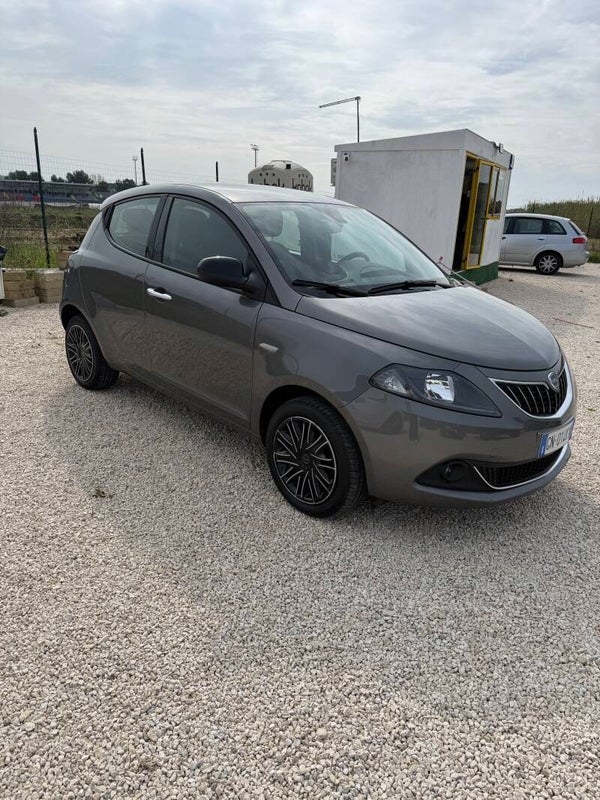 Lancia Ypsilon - 2023 Hybrid !!!