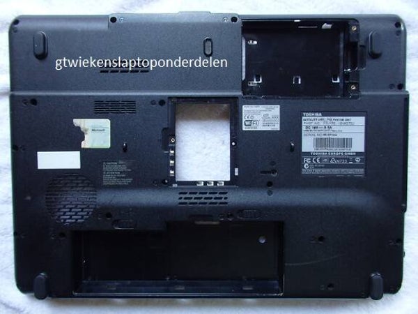 Toshiba Satellit 1860  Onderplaat Gebruikt 2021502/16