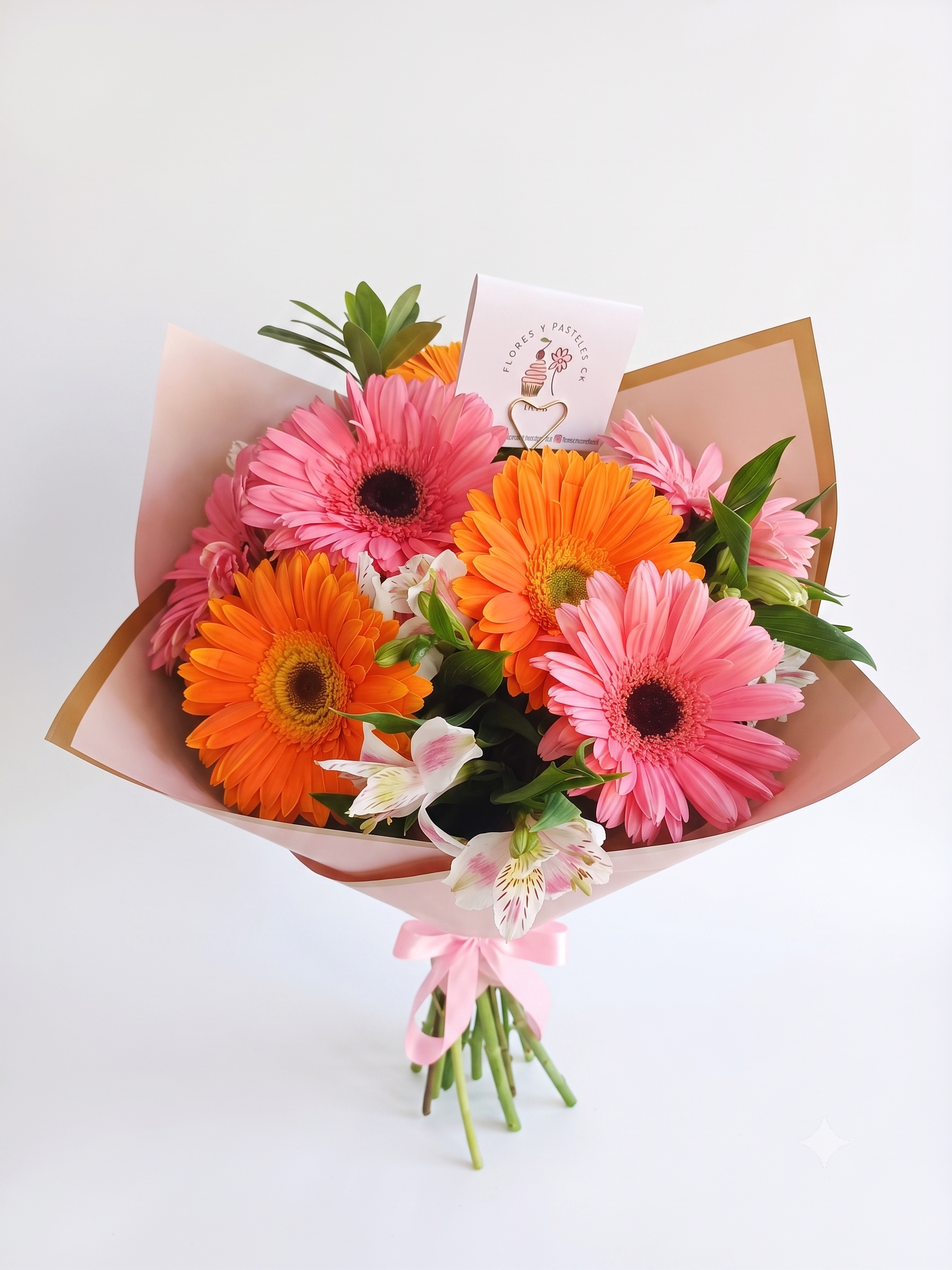 RAMO DE GERBERAS Y ASTROMELIAS