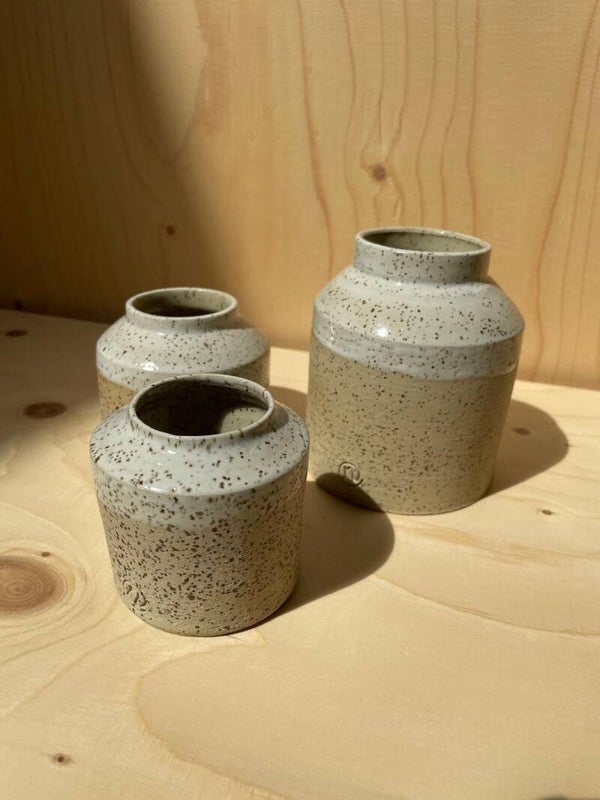 Strak vormgegeven vaasje(s) (ook per stuk te bestellen)