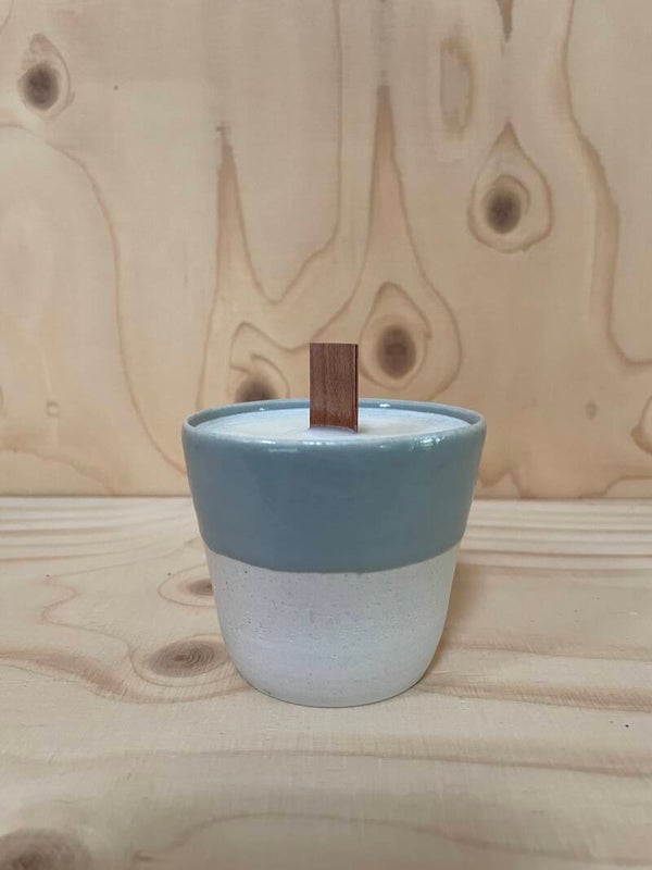 Kaars (soya was) in pot met houten lont