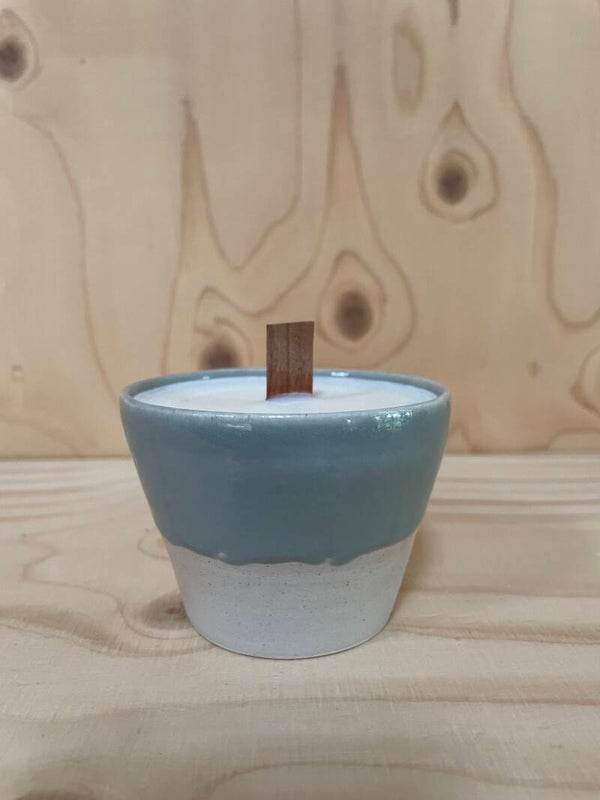 Kaars (soya was) in pot met houten lont