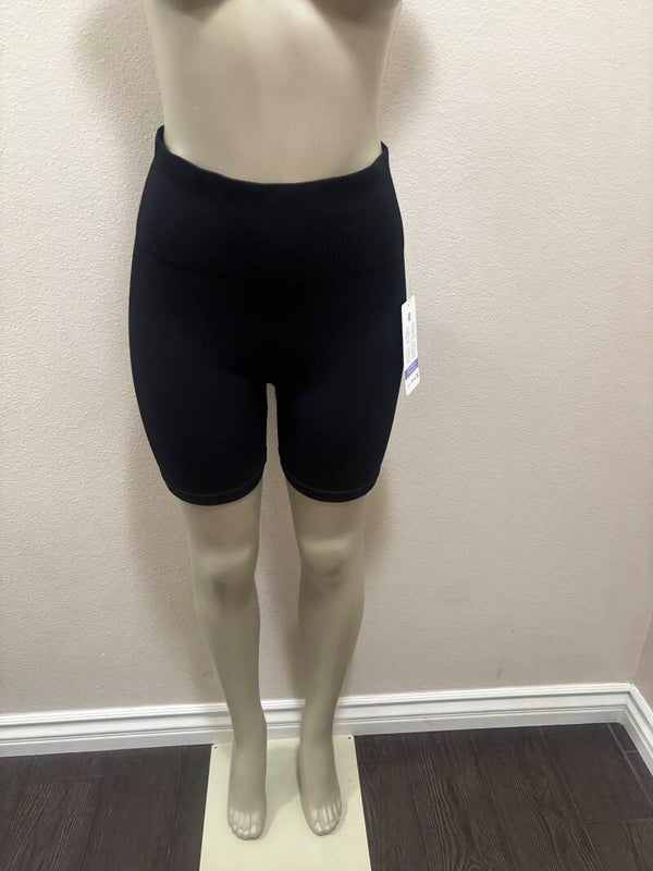 black scrunch butt shorts