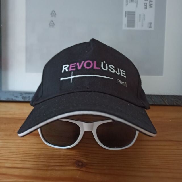 Zwarte pet van katoen, Pier.frl   Frysk Revolúsje