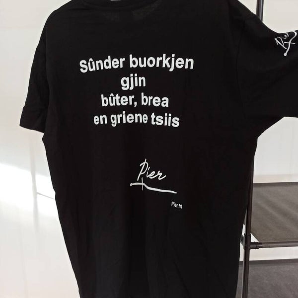 Zwart Tshirt XL Tekst 'Sûnder buorkjen gjin bûter,brea en grien tsiis' Katoen, uniseks