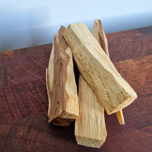 Heilig Hout (Palo Santo) – Natuurlijke Reiniging & Positieve Energie