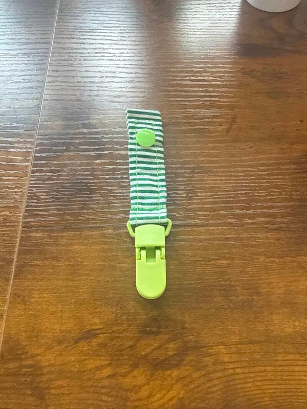 Clip Grün gestreift