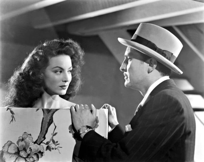 La diosa arrodillada