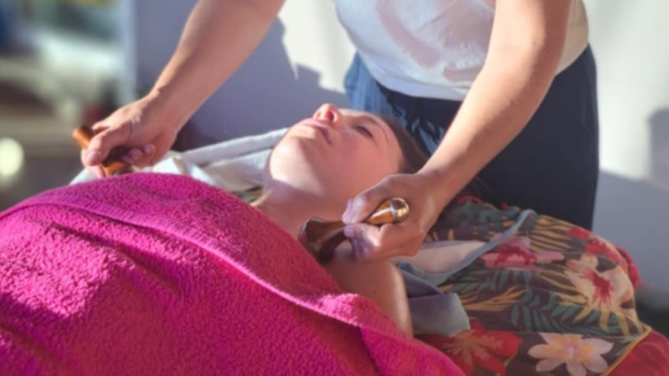 MASSAGE AYURVÉDIQUE AU MÉTAL KANSA
