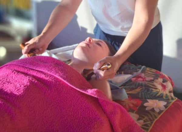 MASSAGE AYURVÉDIQUE AU MÉTAL KANSA