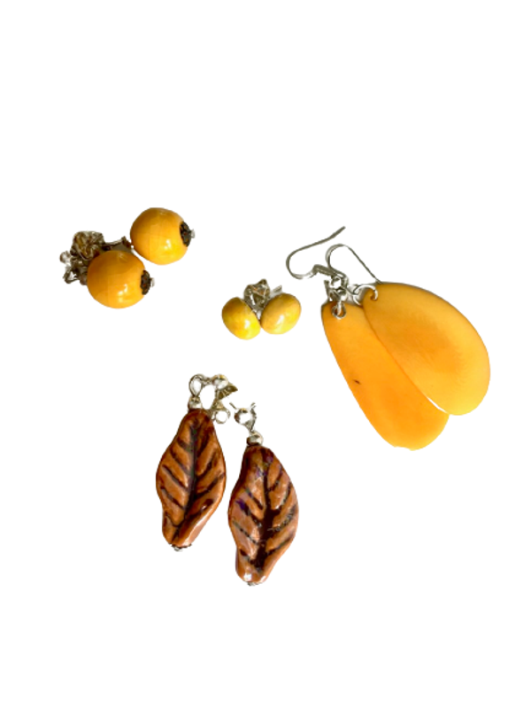 KAZURI-Tagua Oorringen Set | Okerish