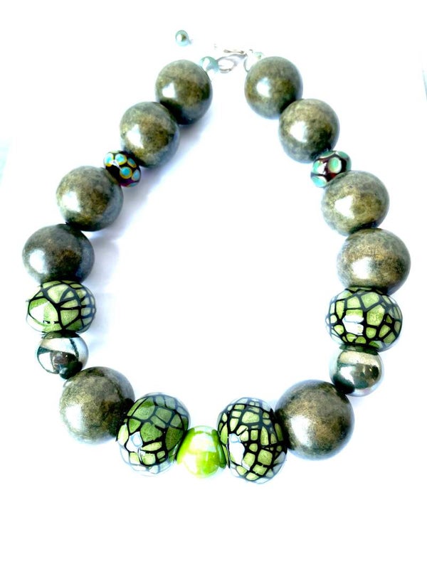 Kazuri by Annebelle 17"| Massive olive