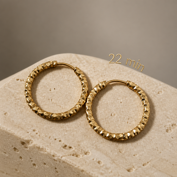 Créoles effet diamant mat dorées 22 mm