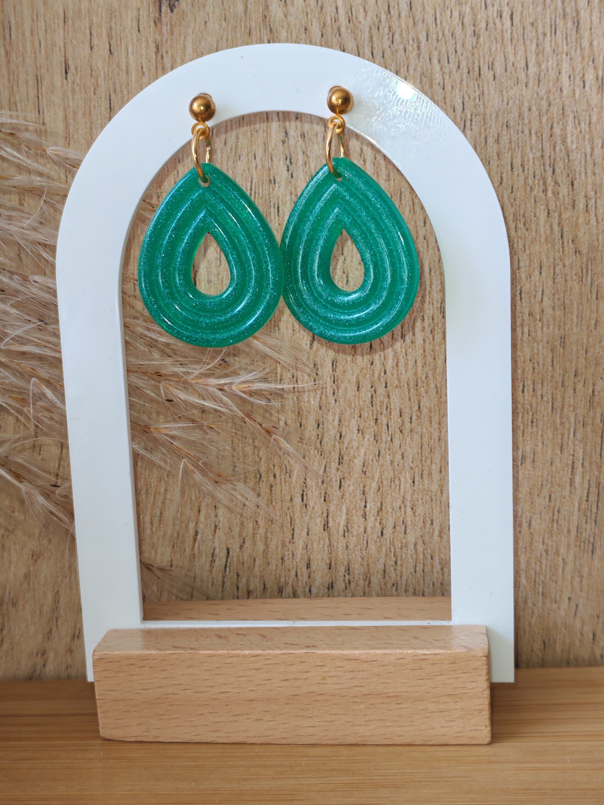 Les boucles d'oreilles Hosta Vert émeuraude