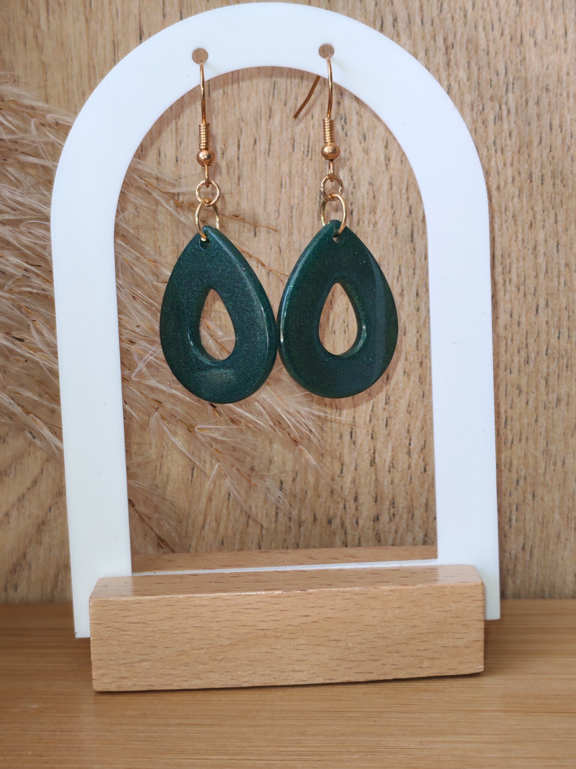 Les boucles d'oreilles Hosta Lisse vert nacré