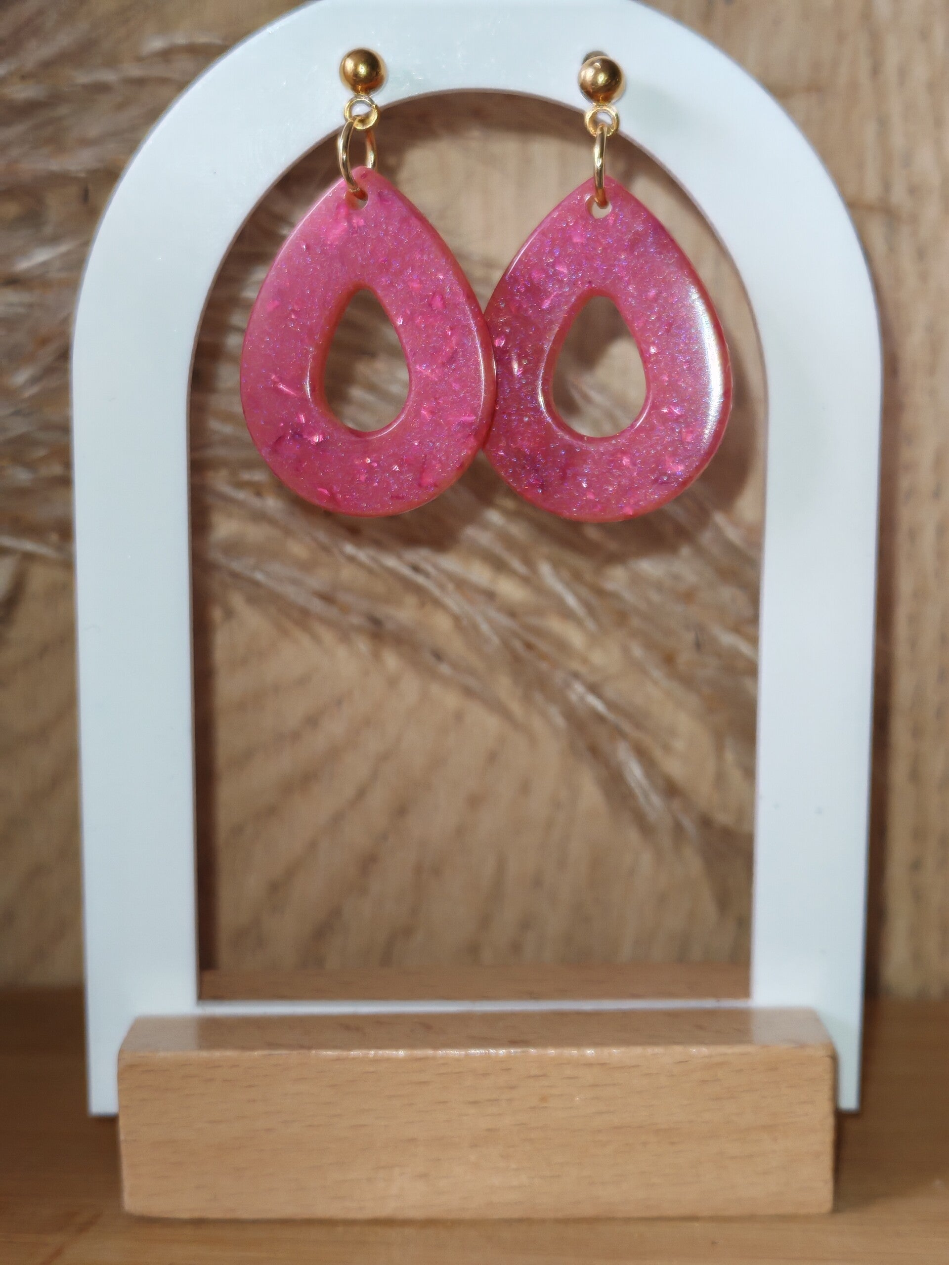 Les boucles d'oreilles Hosta Rose diamant