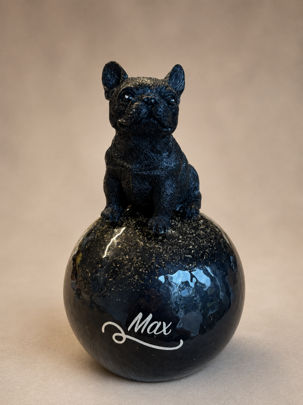 Bolvormige mini-urn met diertje naar keuze