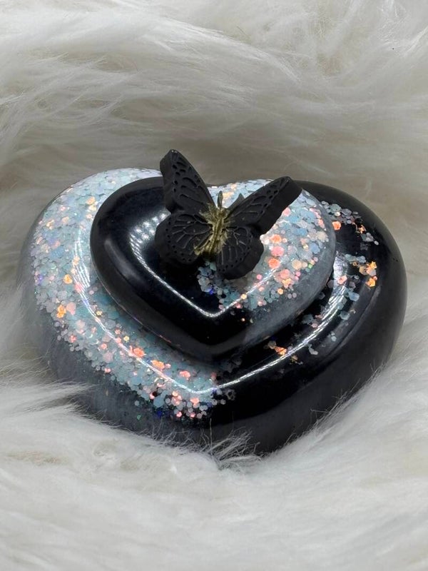 Prachtig doosje in hartvorm in zwart/wit/glitter