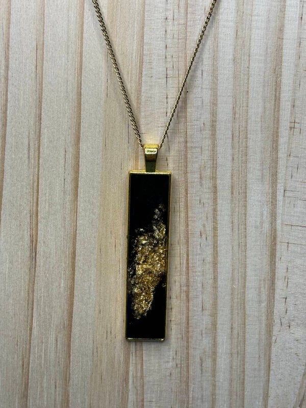 Prachtige hanger met epoxy in zwart/goud