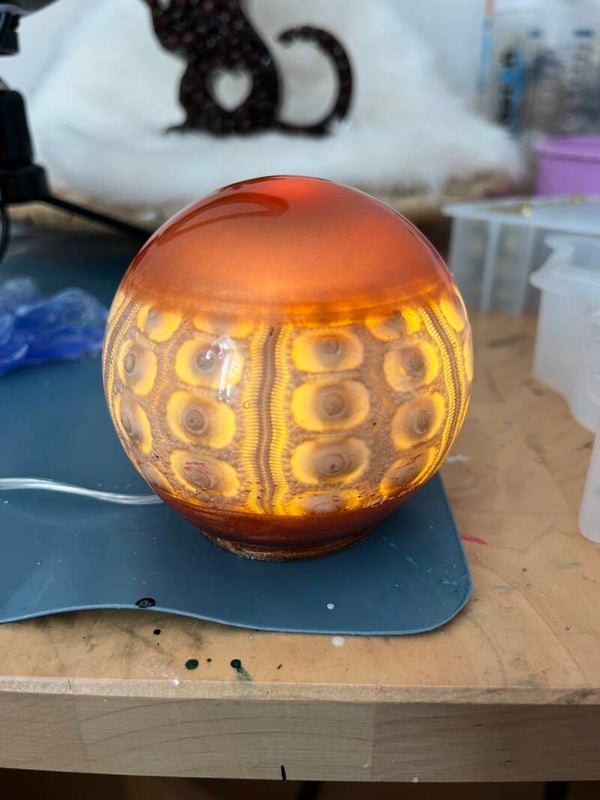 Epoxy bol met ingegoten zee-egel schelp en verlichting