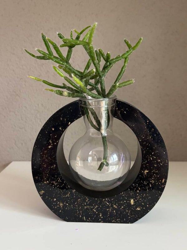 Vaashouder met bolvaasje in zwart/goud