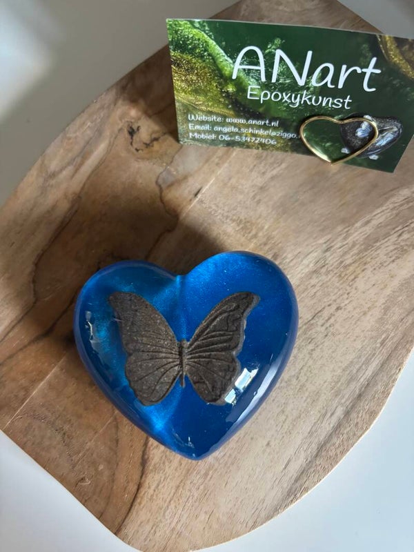 Maatwerk ashart in transparant/blauw met ingegoten asvlinder