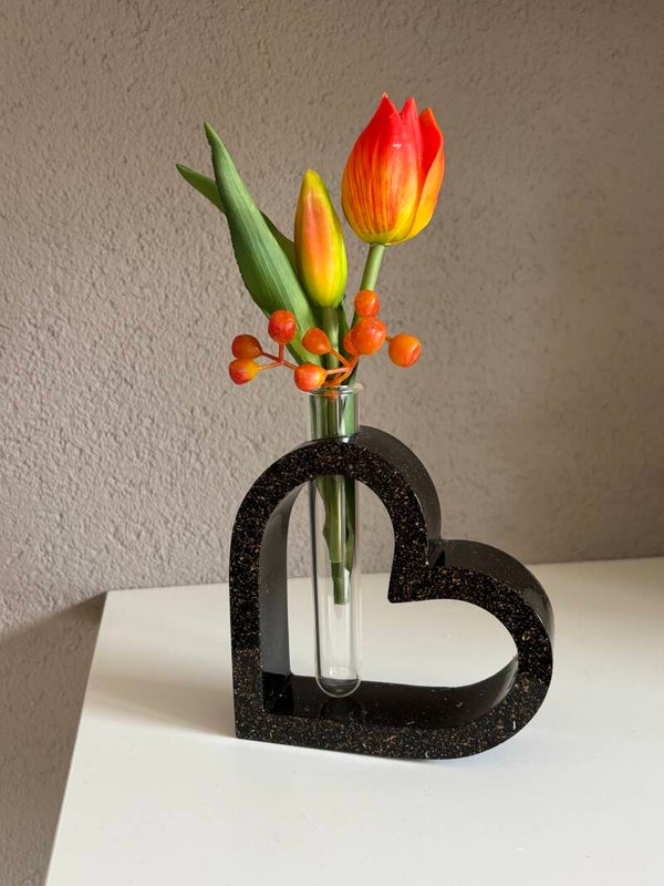 Vaashouder hart met vaasje in zwart/goud