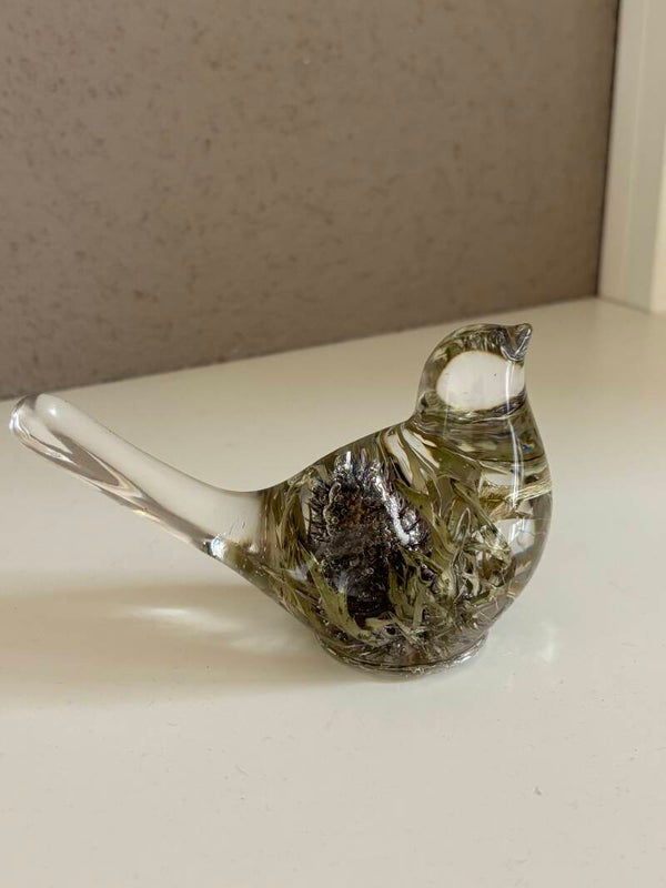 Decoratieve vogel in transparant met ingegoten distel