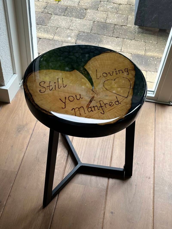 Bijzettafel epoxy zwart/houten hart