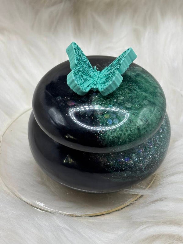 Lief doosje rond met vlinder in zwart/wit/goud