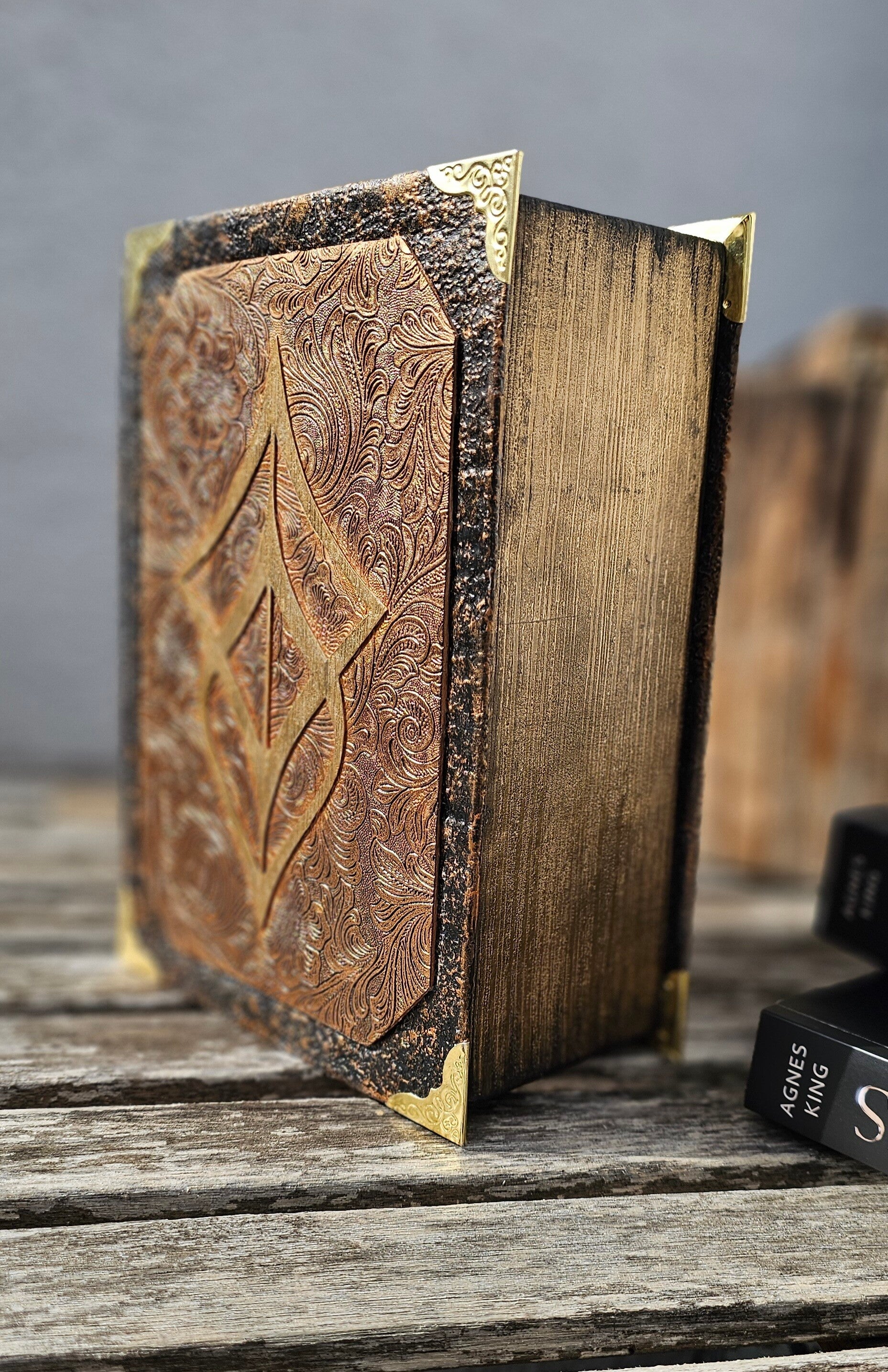 #004 BUCHBOX – SABAS UNIVERSE – HANDCRAFTED COLLECTORS EDITION