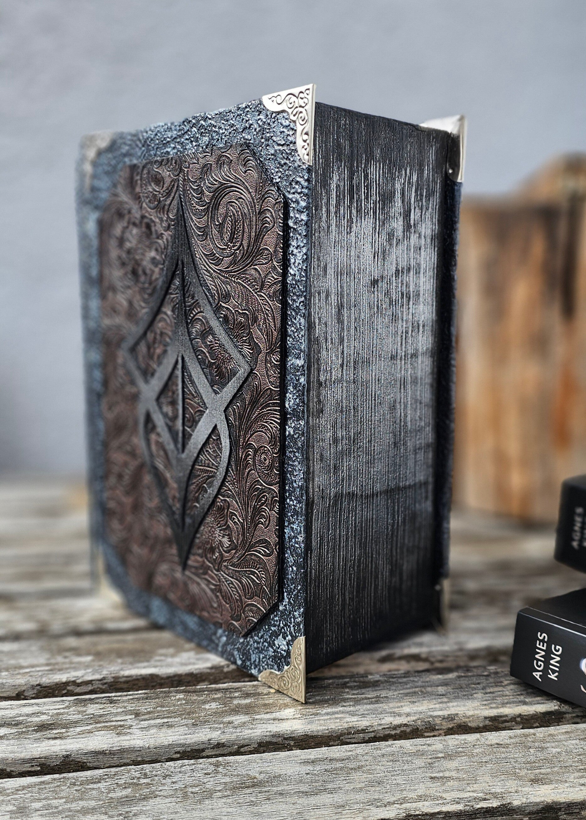 #002 BUCHBOX – SABAS UNIVERSE – HANDCRAFTED COLLECTORS EDITION