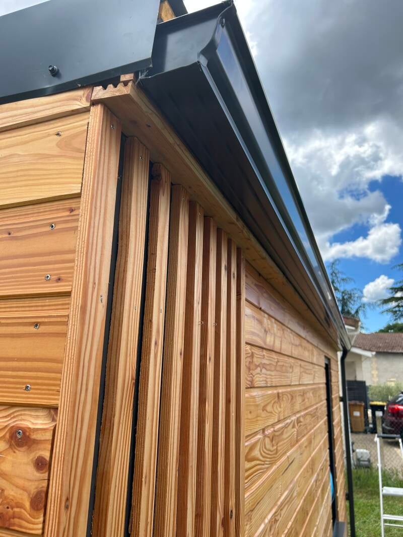 Gouttière aluminium gris 7016 posée sur une maison individuelle à Abzac en Gironde