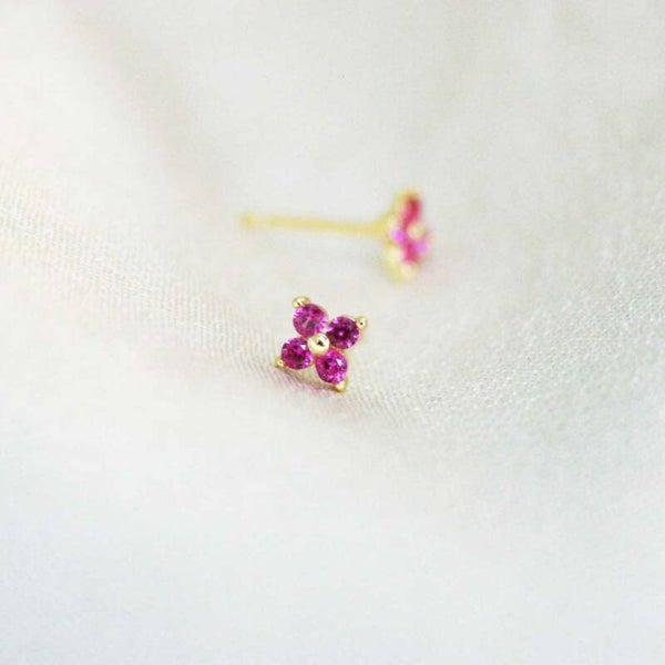 FLOWER STUDS RUBY - GOLD