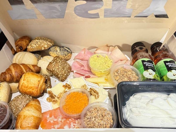 Ontbijtpakket aan huis geleverd