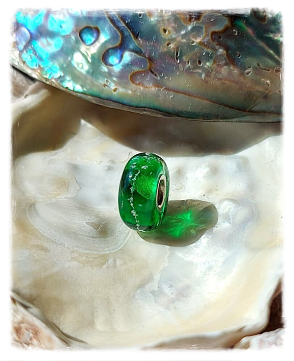 Ter inspiratie: herinneringskraal / askraal / kraal met crematie as: 'Baloe' - Past o.a op Pandora en Trollbeads