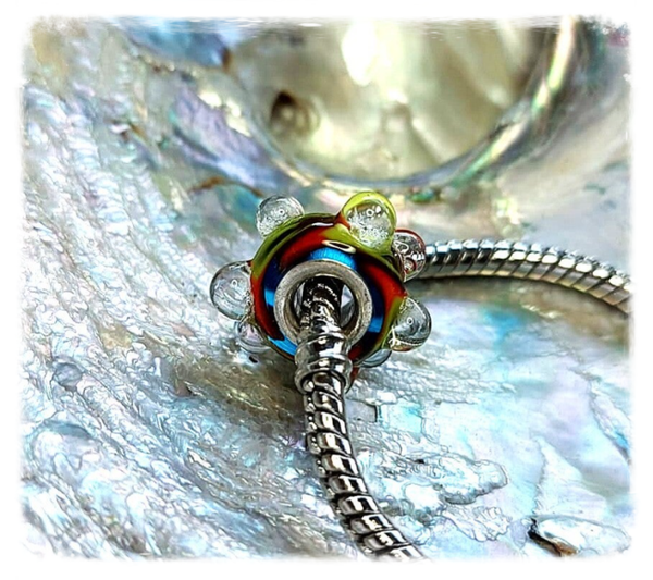 Ter inspiratie: herinneringskraal / askraal / kraal met crematie as: 'Wolky' - Past o.a op Pandora en Trollbeads