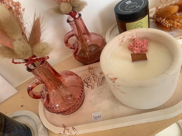 Jesmonite schaal + Kaars 200ml + vaasje met droogbloemen