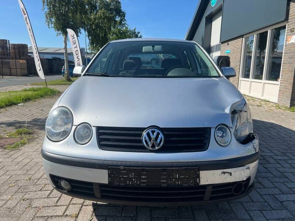 2004 VW POLO 9N 1.2 12V Demontage (498)