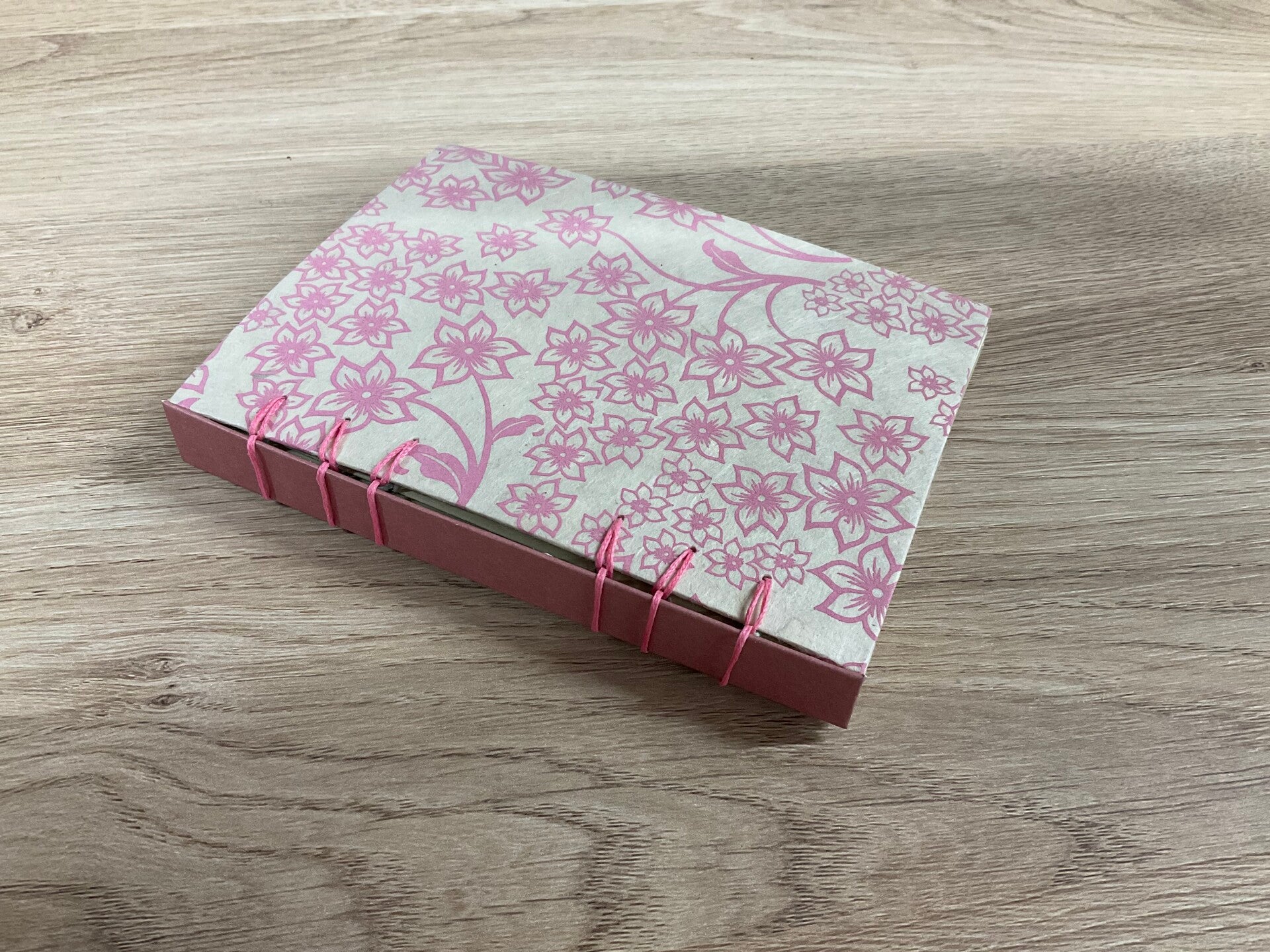 Twee boekjes met een Belgische binding