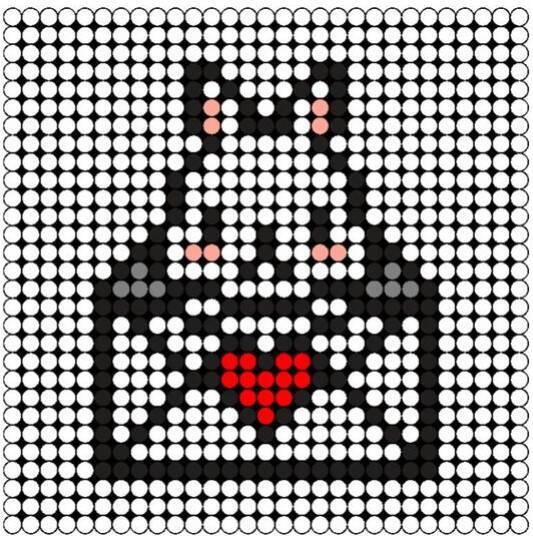 Een strijkkralen voorbeeld en patroon van een konijntje in een envelop