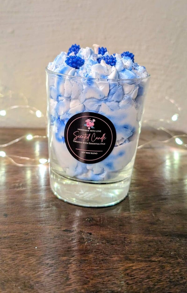 Blaue Himbeere Dessert