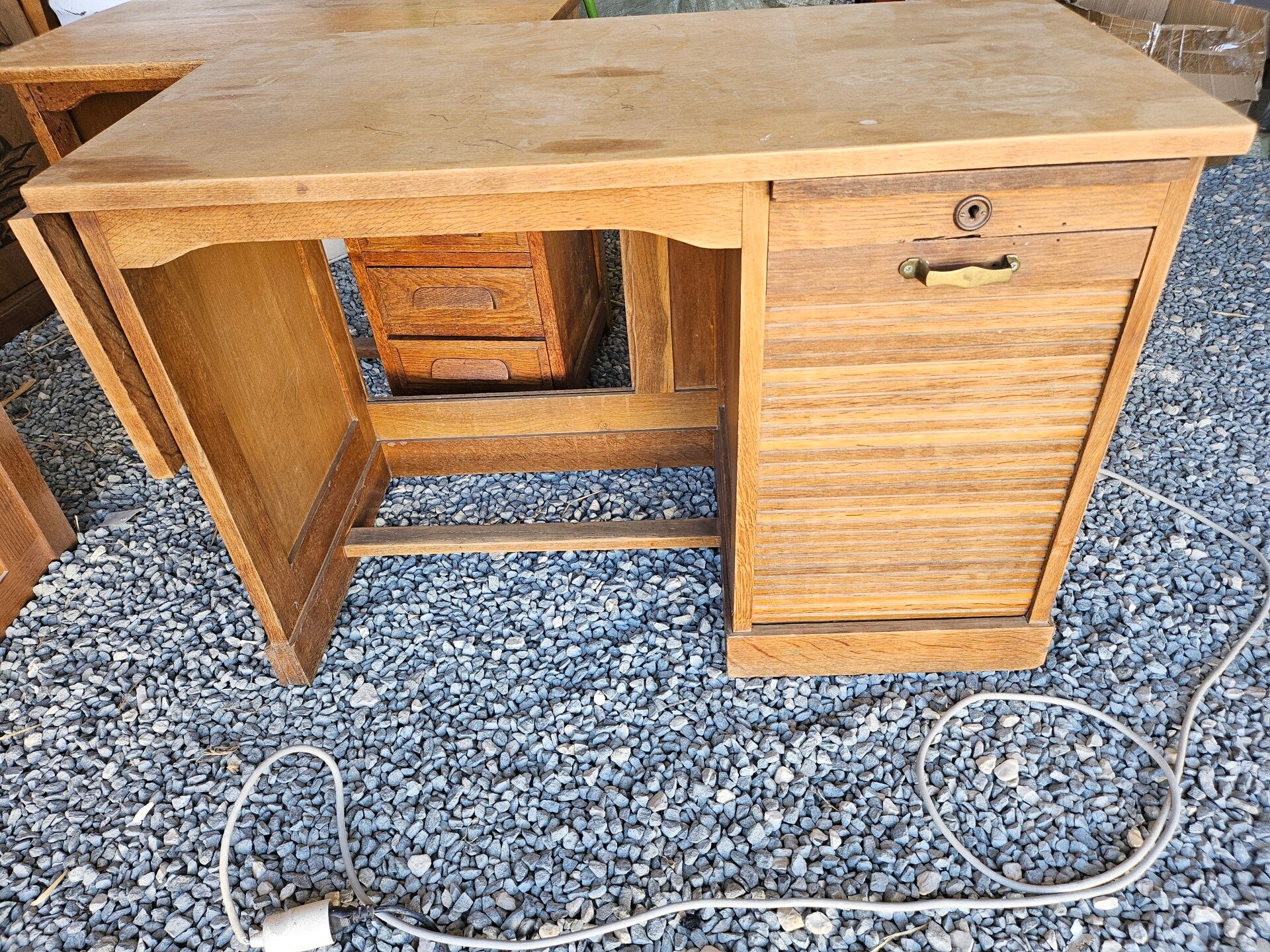 bureau avec 2 tablette