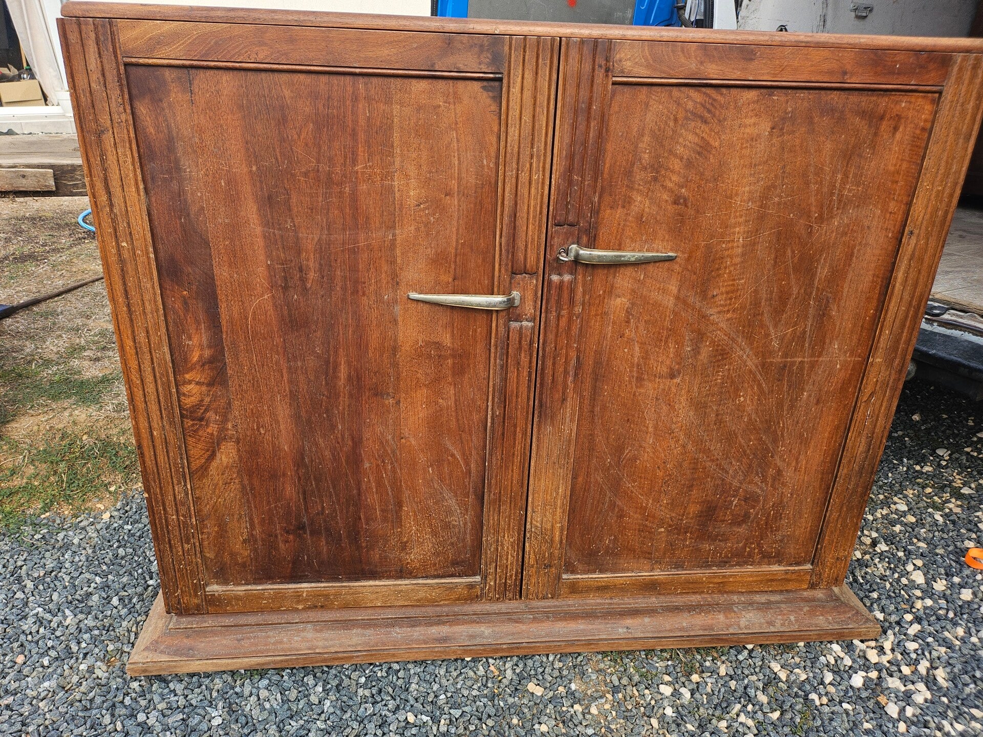 Meuble de rangement 2 porte.