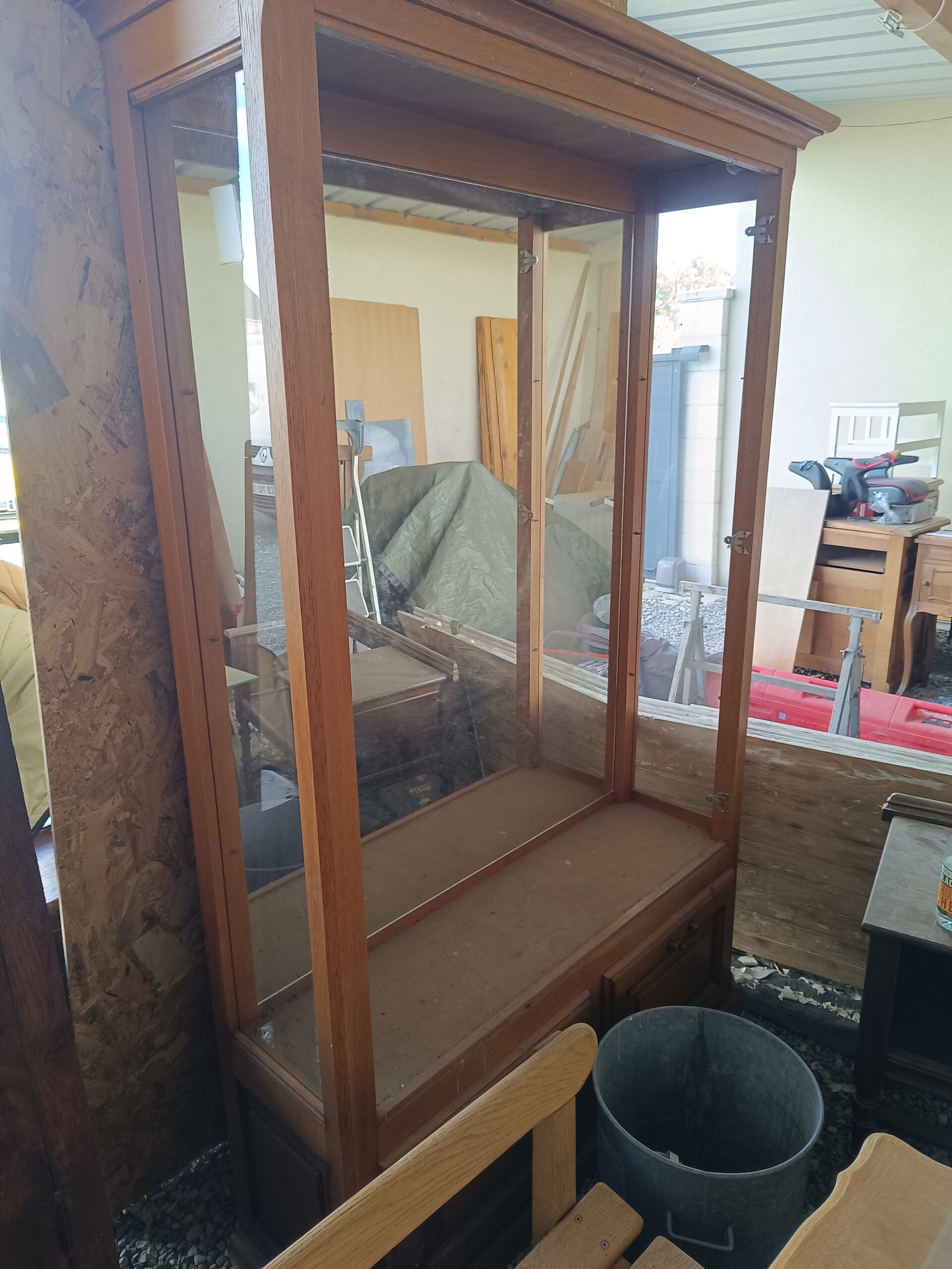 vitrine 2 portes, 2 tiroirs