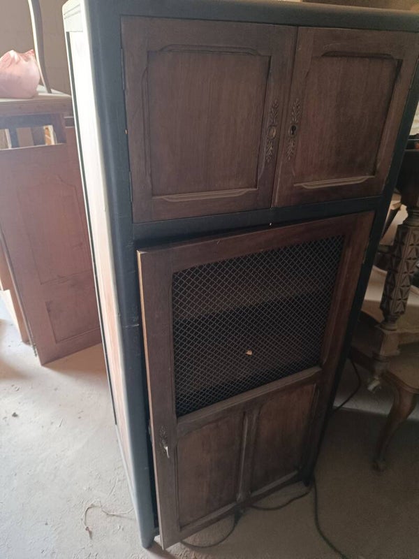 Meuble 2 petites porte et 1 grande porte