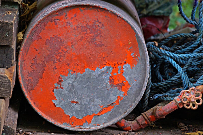 Roter Kanisterdeckel, rostig